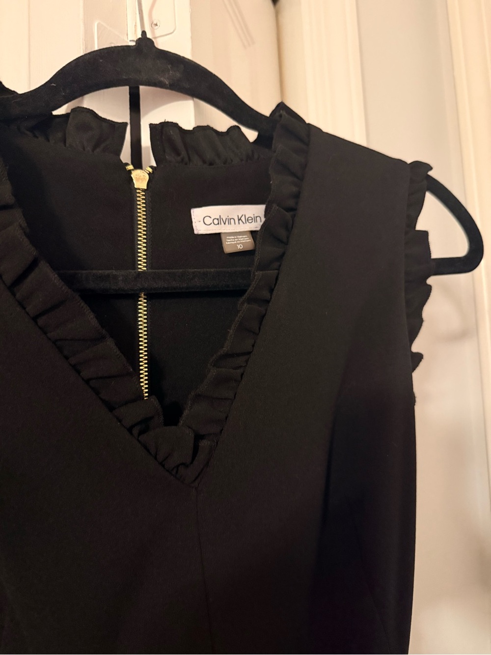 Calvin Klein Black Ruffle V-Neck Sleeveless Jumpsuit Sz 10